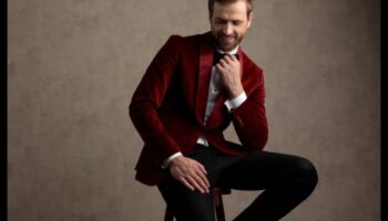 Tendințe personalizate: Triumful ținutei mirelui